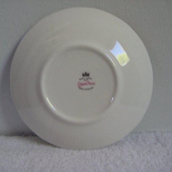 Queen Anne bone china teacup & saucer - Picture 3 of 5